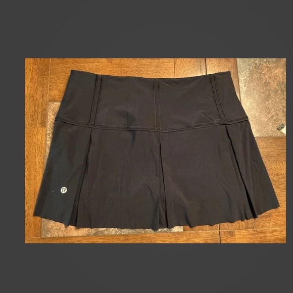 lululemon athletica Dresses & Skirts - Lululemon women’s size 8 Black Athletic Tennis Skort